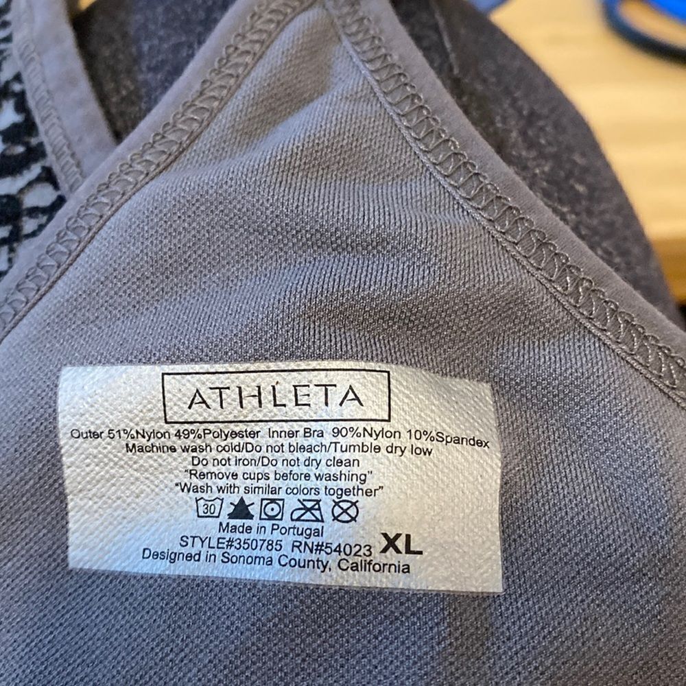 Athleta size XL longline sports bra gray with black textured print
